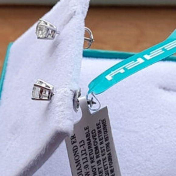 NWT Stunning EFFY .49 ctw Diamond Stud Earrings 14K White Gold - Picture 3 of 4